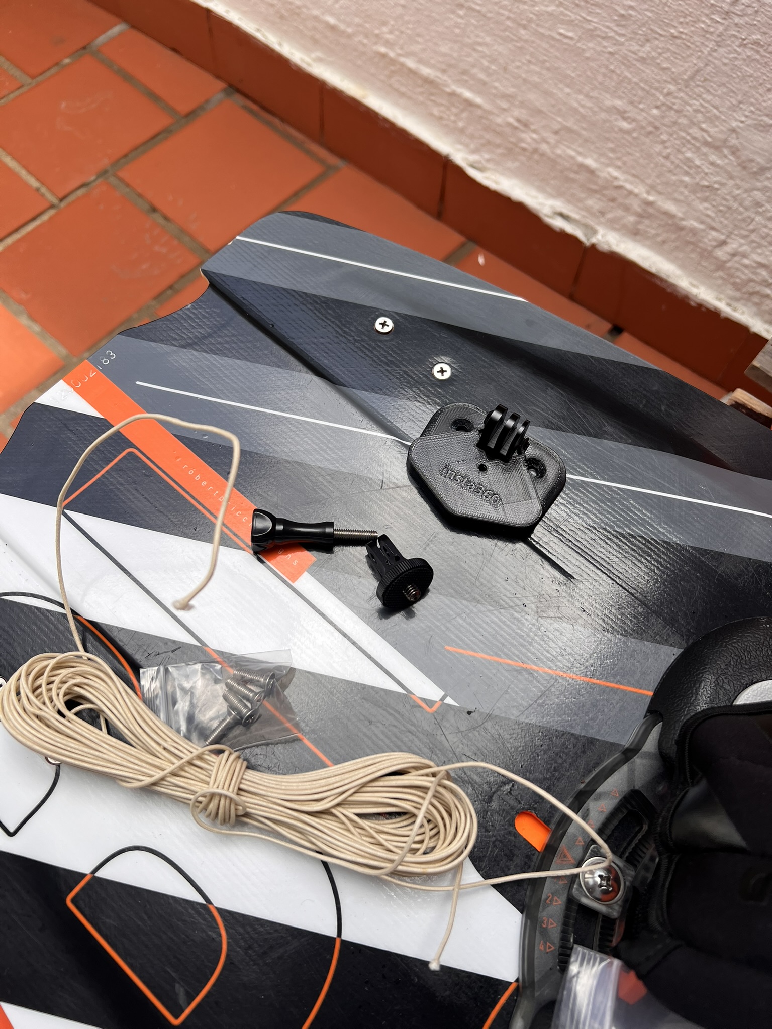 Kiteboard action cam support components