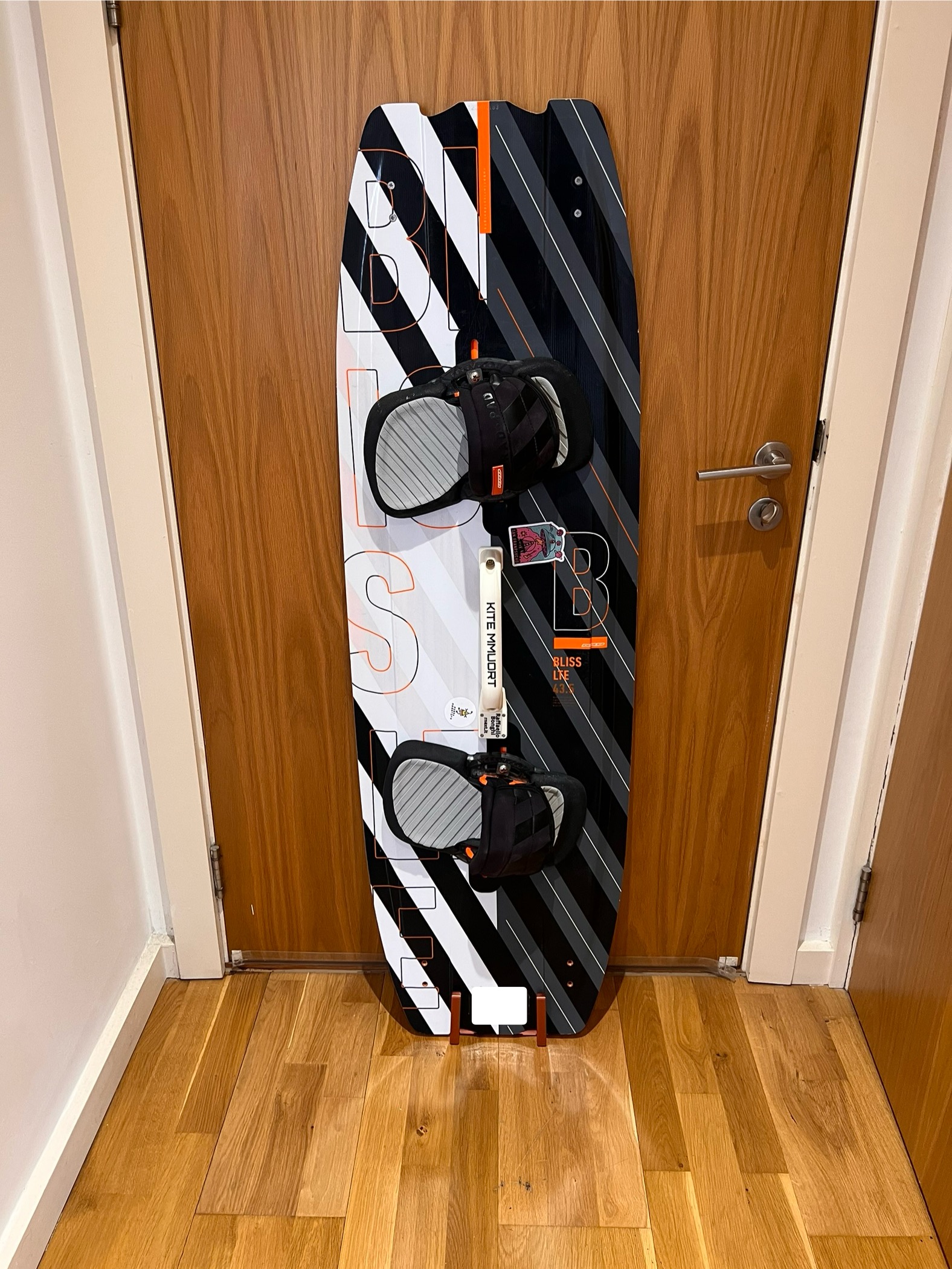 kiteboard wall stand